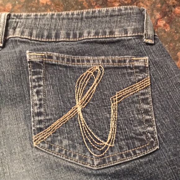 Bebe Jeans Double Button, Cute, Clean, Non-Smoker. - Picture 7 of 8